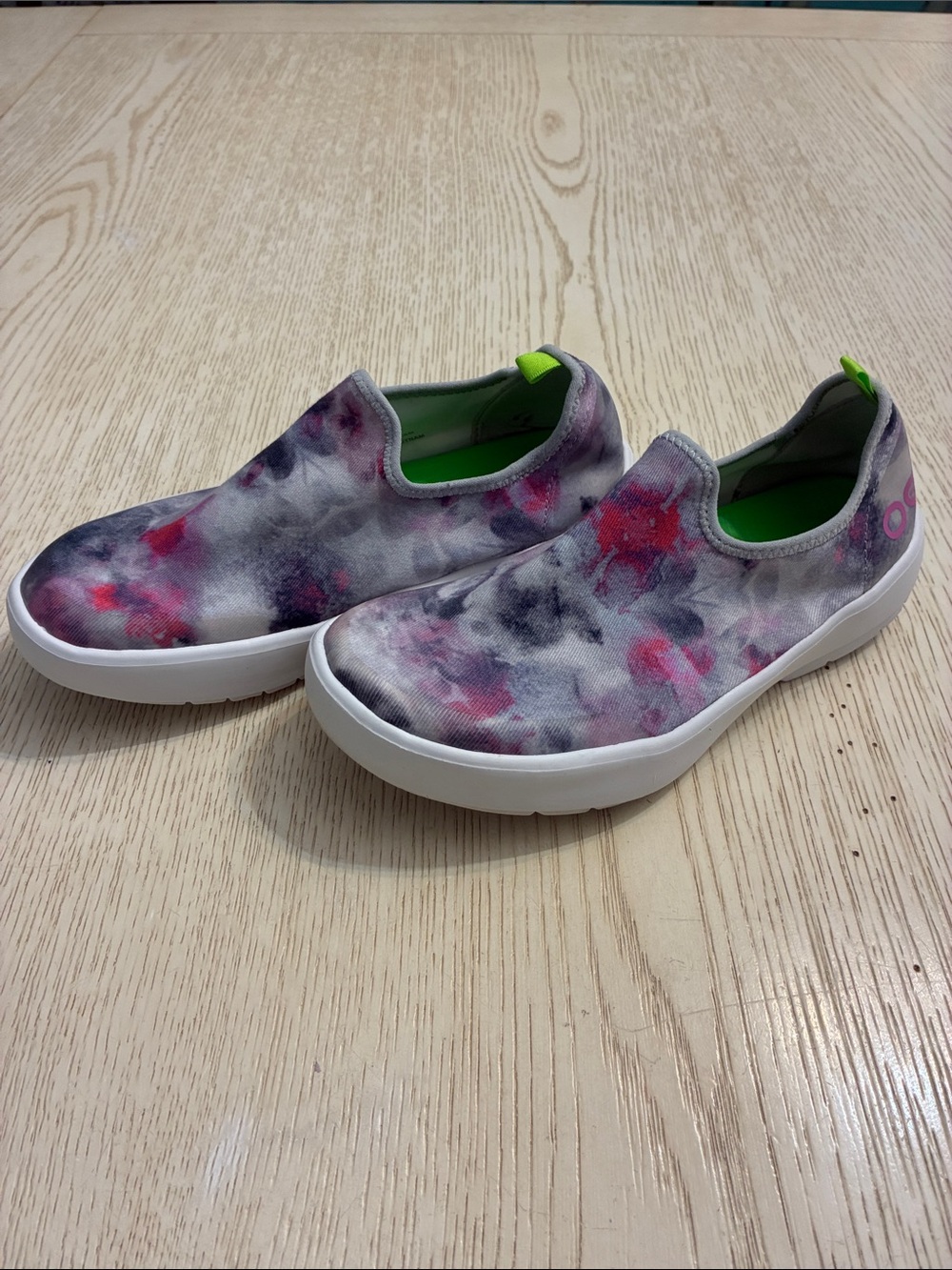 Women’s Oofos OOmg eeZee Slip-On Sneaker Shoes (Tie-Dye/White)